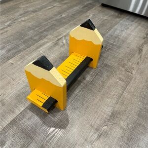 Yellow and Black pencil bookends.